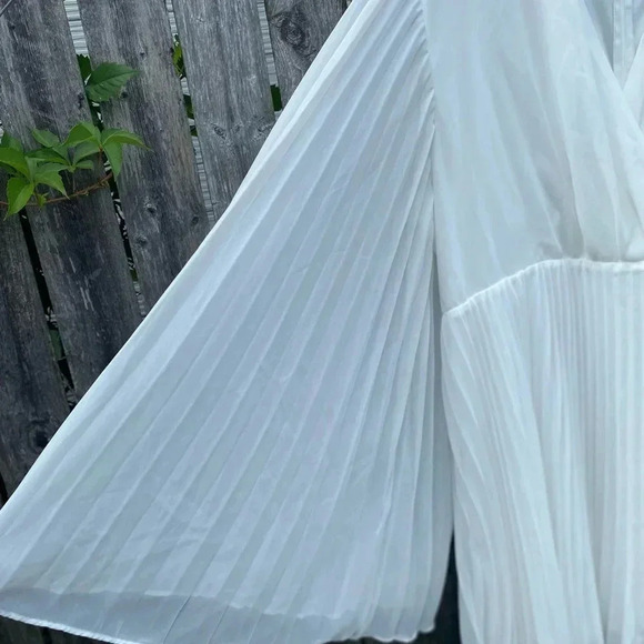 Boohoo Angel Sleeves Wrap Dress - Plus Size 26 - Mini- White Great Condition - Picture 8 of 11